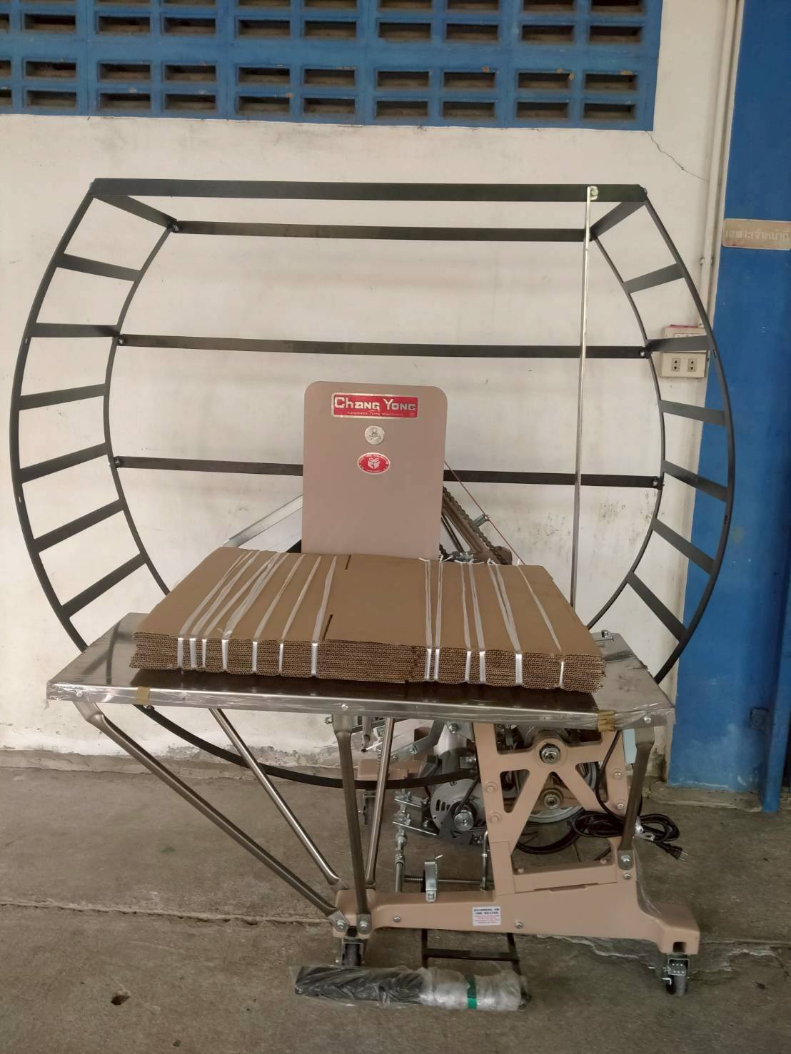 เครื่องมัดเหวี่ยงอัตโนมัติ Chang Yong CY-50 CY-100 เครื่องรัดกล่อง